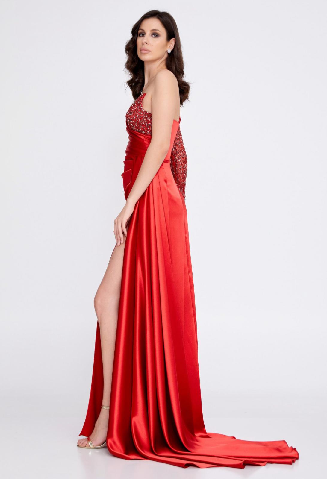 Ruby Majesty Open-Back Formal Gown